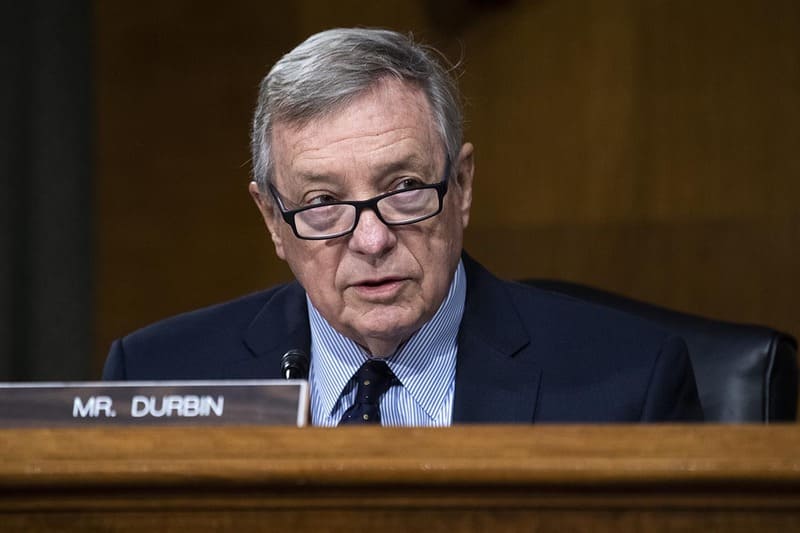 Сенатор Дик Дурбин из Иллинойса против инвестиций в биткоин Fidelity